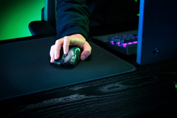 Razer Naga V2 HyperSpeed Right-handed Ergonomic Wireless 30000DPI MMO Black Gaming Mouse With 19 Programmable Buttons ( RZ01-03600100-R3A1 ) - Image 5