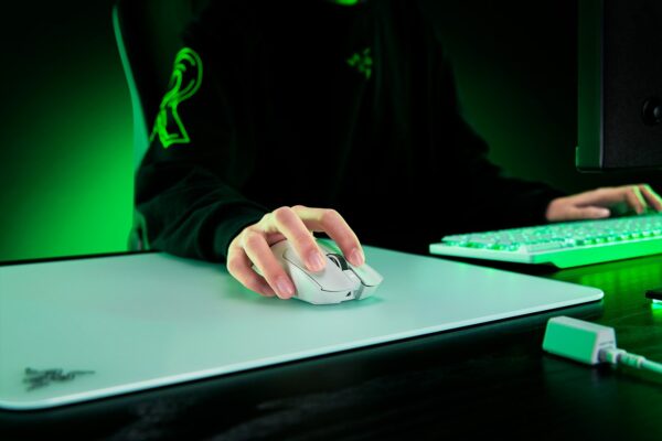 Razer Viper V3 Pro Ultra-lightweight Wireless Symmetrical Esports White Gaming Mouse With Optical Mouse Switches Gen-3 ( RZ01-05120200-R3A1 ) - Image 6