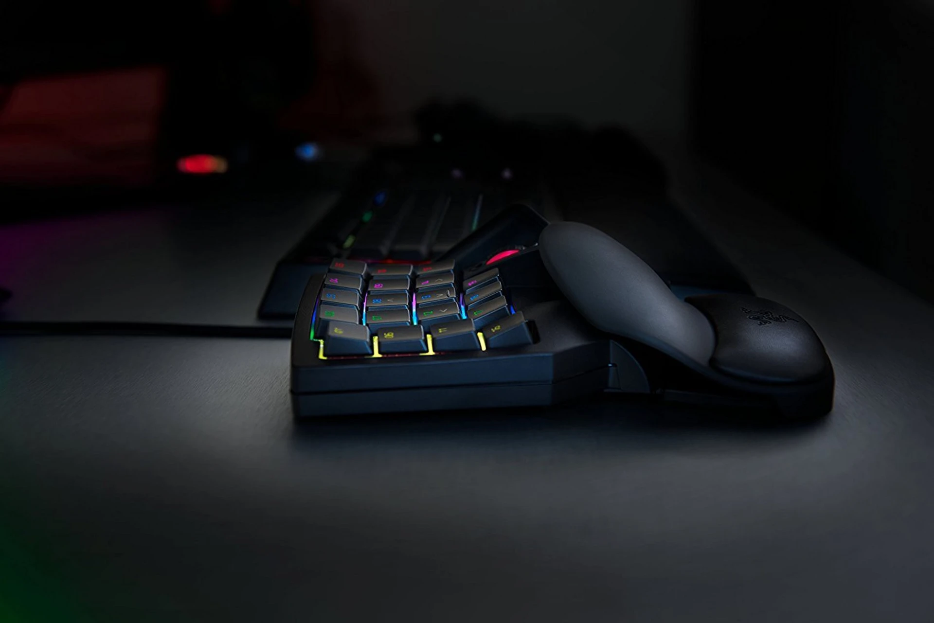 Razer Tartarus V2 Wired USB Ergonomic Mecha-Membrane Black RGB Handheld Elite Gaming Keypad With Mecha-Membrane Switches ( RZ07-02270100-R3M1 ) - Image 4
