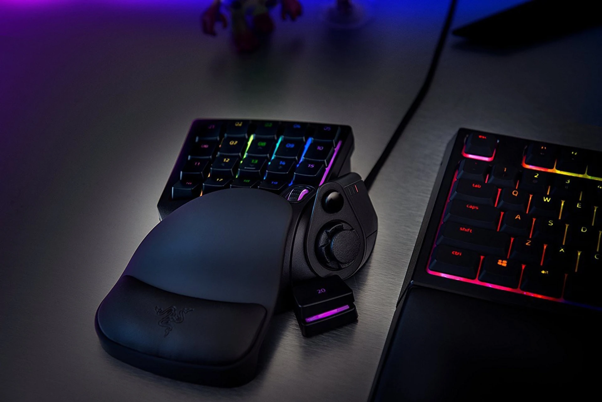 Razer Tartarus V2 Wired USB Ergonomic Mecha-Membrane Black RGB Handheld Elite Gaming Keypad With Mecha-Membrane Switches ( RZ07-02270100-R3M1 ) - Image 5